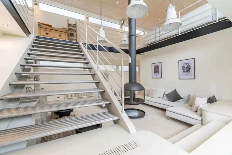 Britain's biggest houseboat in London Bridge