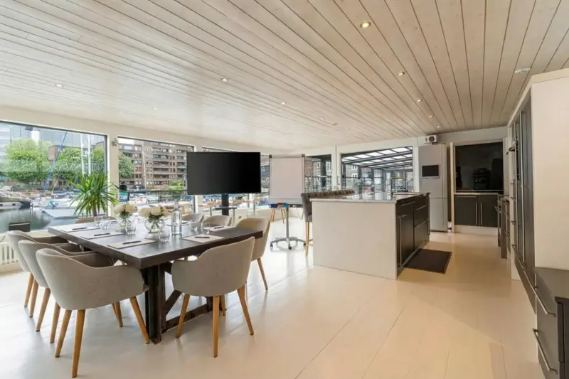 Britain's biggest houseboat in London Bridge