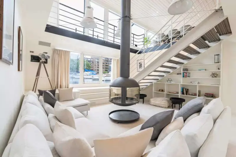 Britain's biggest houseboat in London Bridge