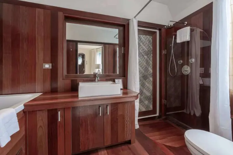 Britain's biggest houseboat in London Bridge