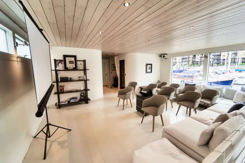 Britain's biggest houseboat in London Bridge